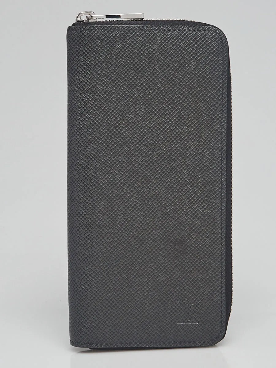 Louis Vuitton Zippy Vertical wallet M32837 in black Taiga leather, front view